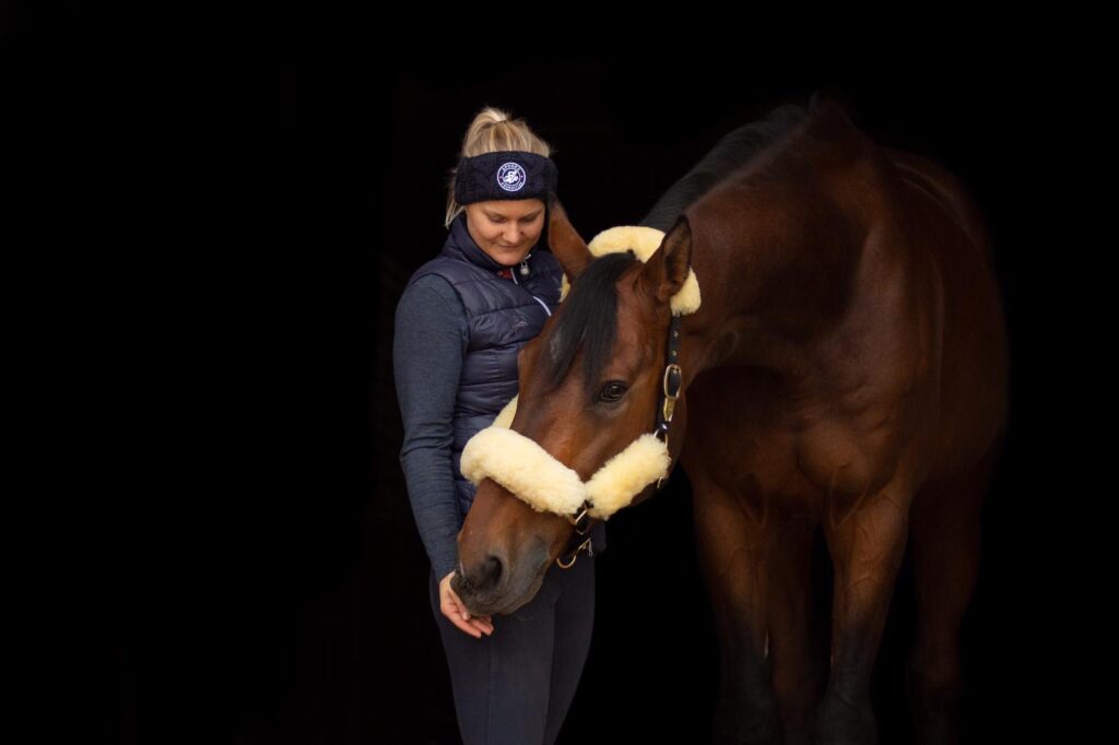 Pferdemädchen mit Pferd